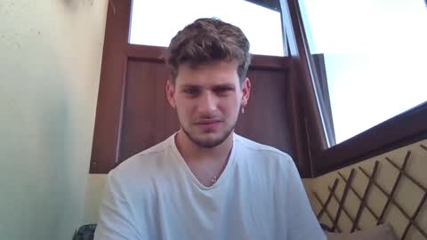 Snapshot of roberto_twink1 chatting on January 16, 2025, 9:05 am Roberto online show from January 16, 2025, 9:05 am