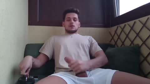 Snapshot of roberto_twink1 chatting on February 1, 2025, 8:50 am Roberto online show from February 1, 2025, 8:50 am