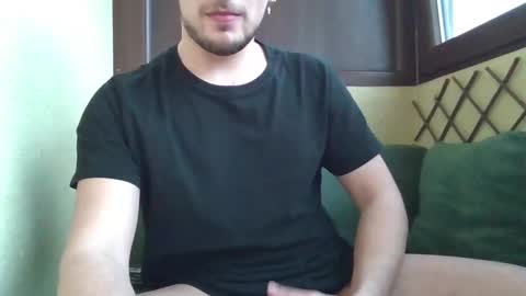 Snapshot of roberto_twink1 chatting on February 3, 2025, 8:46 am Roberto online show from February 3, 2025, 8:46 am