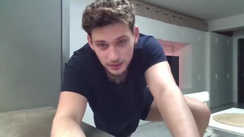 Snapshot of roberto_twink1 chatting on February 4, 2025, 6:36 am Roberto online show from February 4, 2025, 6:36 am