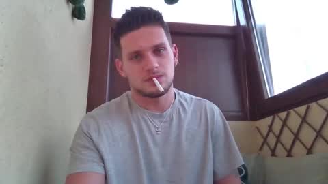 Snapshot of roberto_twink1 chatting on December 2, 2025, 5:46 am Roberto online show from December 2, 2025, 5:46 am