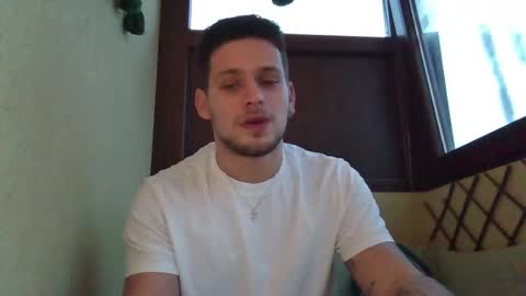 Snapshot of roberto_twink1 chatting on December 5, 2025, 5:38 am Roberto online show from December 5, 2025, 5:38 am