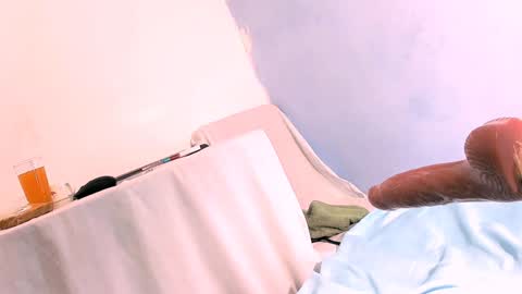 Roberts kloe online show from February 7, 2025, 5:51 pm