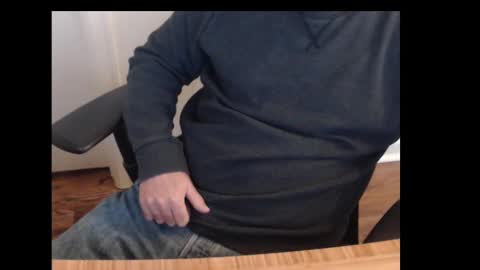 robidan6923 online show from February 6, 2025, 2:48 pm