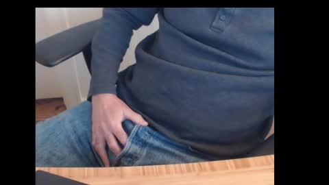 robidan6923 online show from February 26, 2025, 2:36 pm