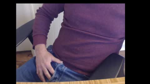 robidan6923 online show from March 6, 2025, 2:29 pm