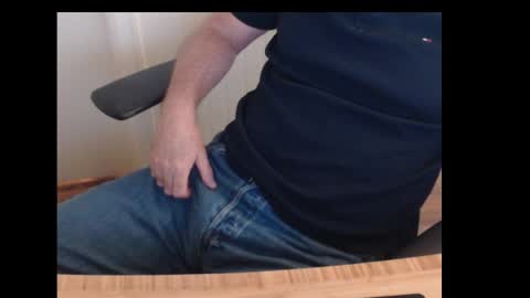 robidan6923 online show from September 17, 2025, 12:51 pm