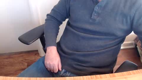 robidan6923 online show from November 3, 2025, 4:08 pm