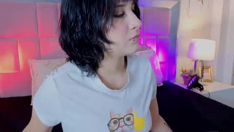 Snapshot of robinbennett chatting on June 7, 2026, 12:31 pm robin D online show from June 7, 2026, 12:31 pm
