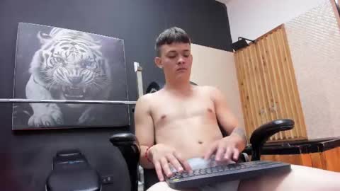 Snapshot of robinlion91 chatting on July 7, 2026, 12:02 am robinlion91 online show from July 7, 2026, 12:02 am