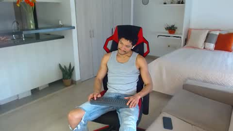 roby_millerr online show from February 6, 2025, 4:25 pm