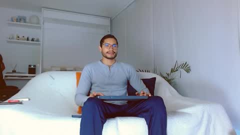 roby_millerr online show from March 3, 2025, 7:06 pm