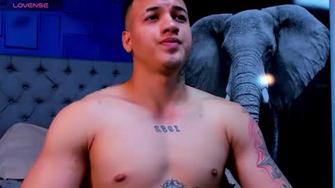 rocco_santos online show from September 23, 2025, 5:43 am
