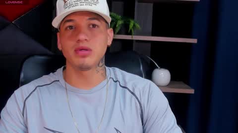 rocco_santos online show from November 25, 2025, 12:21 am