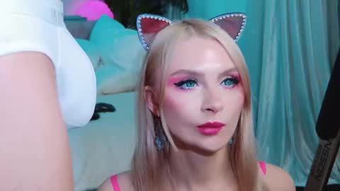 Lina and Den online show from September 20, 2025, 11:11 am