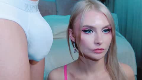 Lina and Den online show from November 9, 2025, 11:08 am