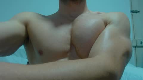 Snapshot of rocky_muscle chatting on May 18, 2026, 4:40 am rocky muscle online show from May 18, 2026, 4:40 am