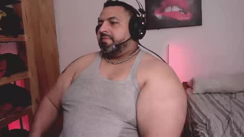 rodrixxx54 online show from October 12, 2025, 1:26 am