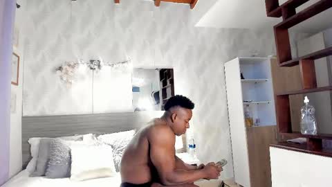 Snapshot of rogger_physique chatting on April 28, 2026, 4:28 am Rogger online show from April 28, 2026, 4:28 am
