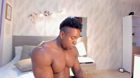 Snapshot of rogger_physique chatting on May 6, 2026, 6:08 am Rogger online show from May 6, 2026, 6:08 am