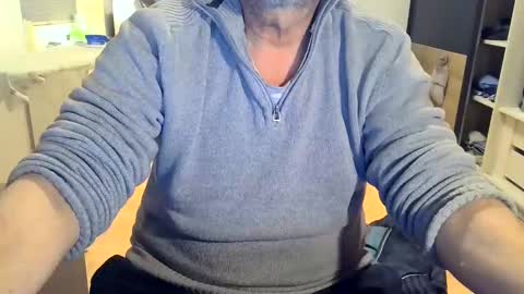 rolandloser1000 online show from January 19, 2025, 7:37 pm