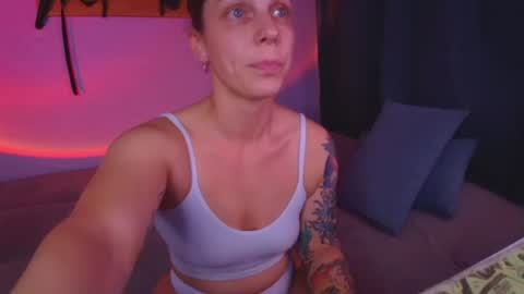 Snapshot of rollamoonshine chatting on June 19, 2026, 7:06 pm rollamoonshine online show from June 19, 2026, 7:06 pm