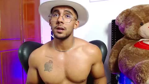 Roman online show from March 6, 2025, 9:09 pm