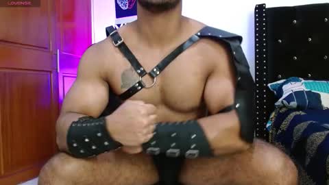 Roman online show from November 7, 2025, 9:04 pm