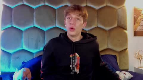 Romeo Ricci online show from December 22, 2024, 1:55 pm