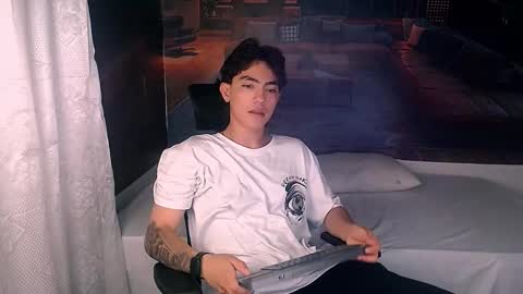 Snapshot of romeomillerr chatting on December 18, 2025, 7:09 pm Romeo online show from December 18, 2025, 7:09 pm