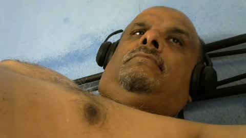 Snapshot of ronni_ga chatting on August 5, 2026, 11:17 pm ronni_ga online show from August 5, 2026, 11:17 pm