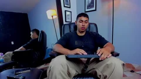 Snapshot of ronnie_crawford chatting on July 11, 2026, 7:16 pm ronnie_crawford online show from July 11, 2026, 7:16 pm