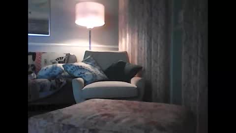 ronvlv online show from March 31, 2026, 1:40 am