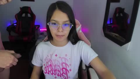  MIA AND PAUL online show from December 15, 2025, 7:07 pm