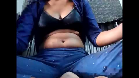 roop_sexy642 online show from April 21, 2026, 5:47 am