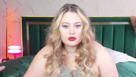 Chloe online show from November 19, 2025, 9:09 am