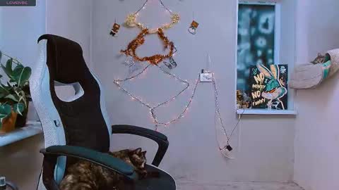 rosa843850 online show from December 19, 2025, 8:27 pm