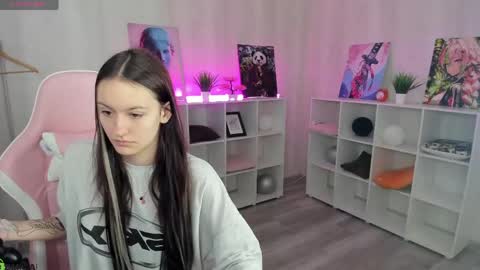 Snapshot of rosa_vaughn chatting on May 17, 2026, 12:52 am Viola online show from May 17, 2026, 12:52 am