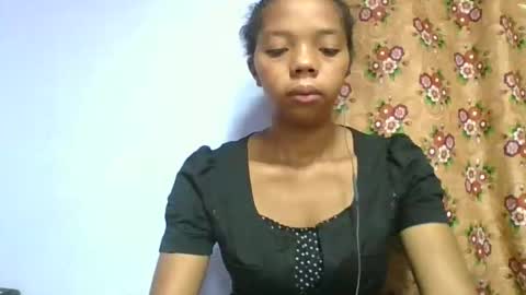 rosah225127 online show from April 19, 2026, 3:28 am