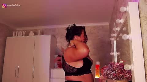 Snapshot of rosaliefetish chatting on December 16, 2025, 1:10 am Rosalie online show from December 16, 2025, 1:10 am