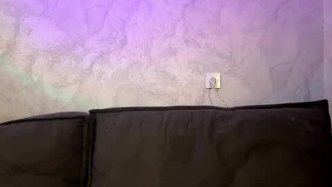 rosaliehue online show from April 22, 2026, 6:53 pm