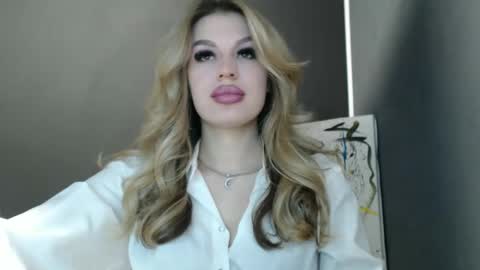 Snapshot of rosaline_ly chatting on April 23, 2026, 12:04 pm Rosalina online show from April 23, 2026, 12:04 pm