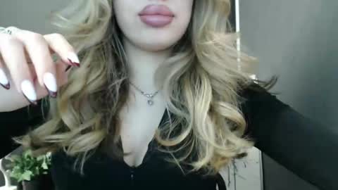 Snapshot of rosaline_ly chatting on April 27, 2026, 1:09 pm Rosalina online show from April 27, 2026, 1:09 pm