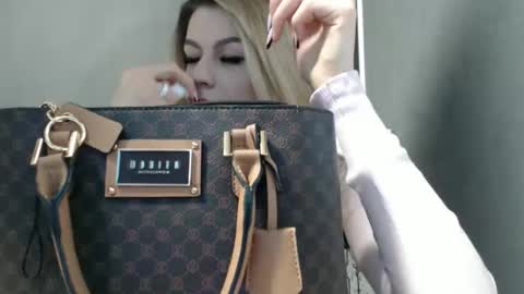 Snapshot of rosaline_ly chatting on May 3, 2026, 12:22 pm Rosalina online show from May 3, 2026, 12:22 pm