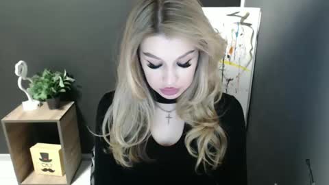 Snapshot of rosaline_ly chatting on May 16, 2026, 12:26 pm Rosalina online show from May 16, 2026, 12:26 pm