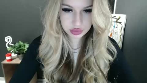 Snapshot of rosaline_ly chatting on May 22, 2026, 9:59 am Rosalina online show from May 22, 2026, 9:59 am