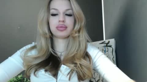 Snapshot of rosaline_ly chatting on May 28, 2026, 4:26 pm Rosalina online show from May 28, 2026, 4:26 pm