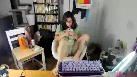 rose257044 online show from October 13, 2025, 1:00 pm