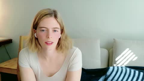 rose77782 online show from September 12, 2025, 3:01 pm