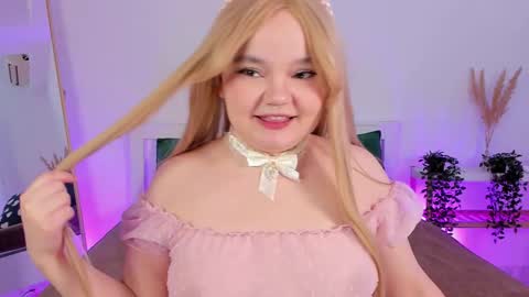 Rose LuvV follow me baby online show from February 10, 2026, 7:34 am